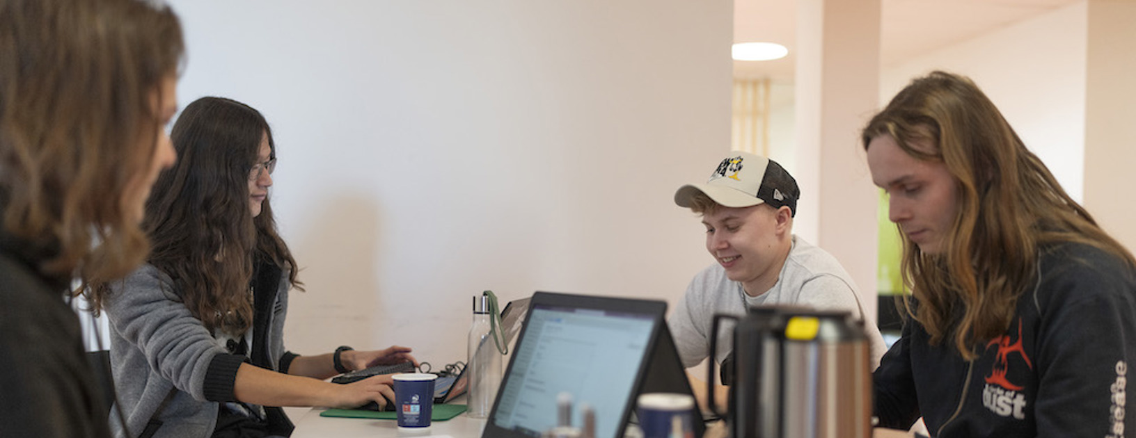 Elever i fællesområdet